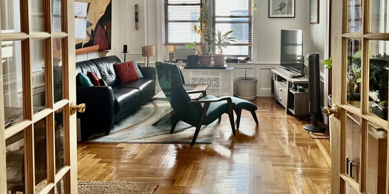 An Earth-Toned 1930s Brooklyn Apartment Has Original Floors and Moulding